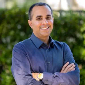 Retrato de  Nik Bhatia