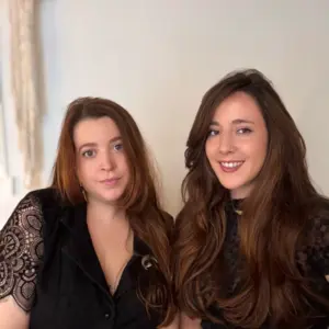 Retrato de Laura y Silvia López Plana (@wiccansisters)